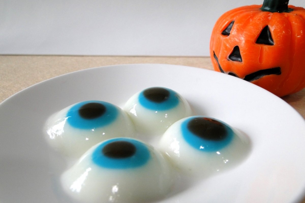Ojos de gelatina sin azúcar para halloween